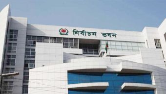 ই সি র ৬২ কর্মকর্তাকে ব দ লি