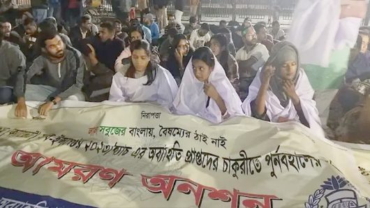 মধ্যরাতে জ ল কা মা ন দিয়ে এ স আ ই দে র সরিয়ে দিল পু লি শ