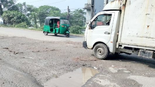 সিলেটের প্র বে শ মু খে ই সবচেয়ে বেশি দু র্ভো গ