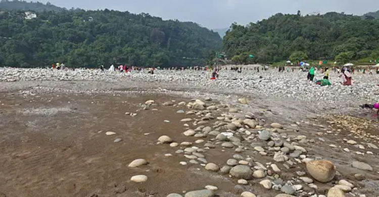 ভোলাগঞ্জে পাথর লুট: ব র খা স্ত রেলওয়ে নিরাপত্তা বাহিনীর ৪ সদস্য