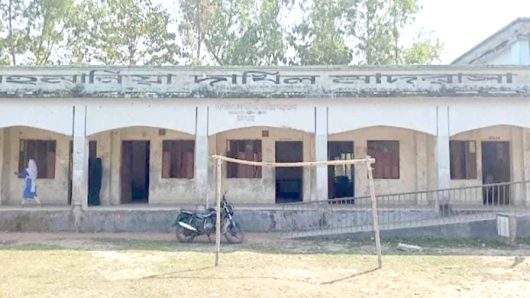 লাখাইয়ে দাখিলের ফরম পুরনে অতিরিক্ত অর্থ আদায় ও অনি*য়ম-দুর্নী*তির অ ভি যো গ