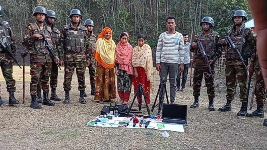 সিলেটে সেনাবাহিনীর অভিযানে নারীসহ আটক ৪ : ভুয়া প্রেসকার্ডের মালিক পলাতক