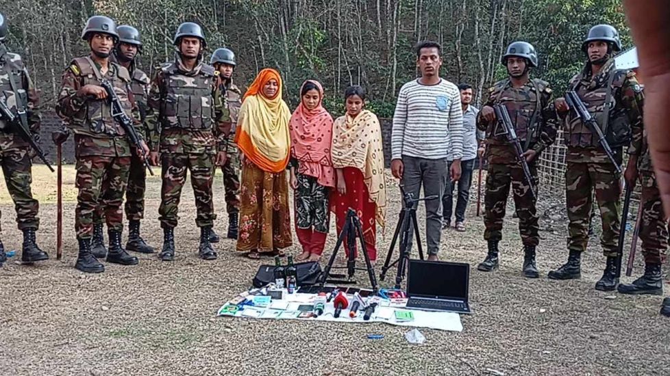 সিলেটে সেনাবাহিনীর অভিযানে নারীসহ আটক ৪ : ভুয়া প্রেসকার্ডের মালিক পলাতক
