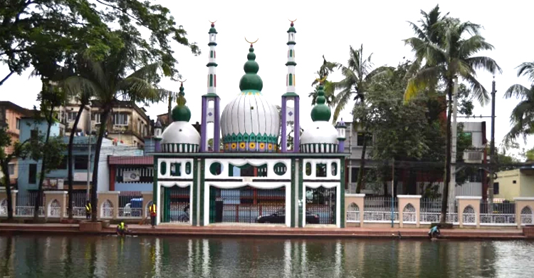 নগরীর শাহী ঈদগাহে আ গু ন : নিয়*ন্ত্রনে ২ ইউনিট