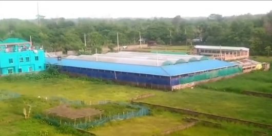 বিদ্যালয়ের পাশেই গড়ে উঠেছে পোল্ট্রি ফার্ম: পরিবেশ রক্ষার দাবিতে স্মারকলিপি প্রদান