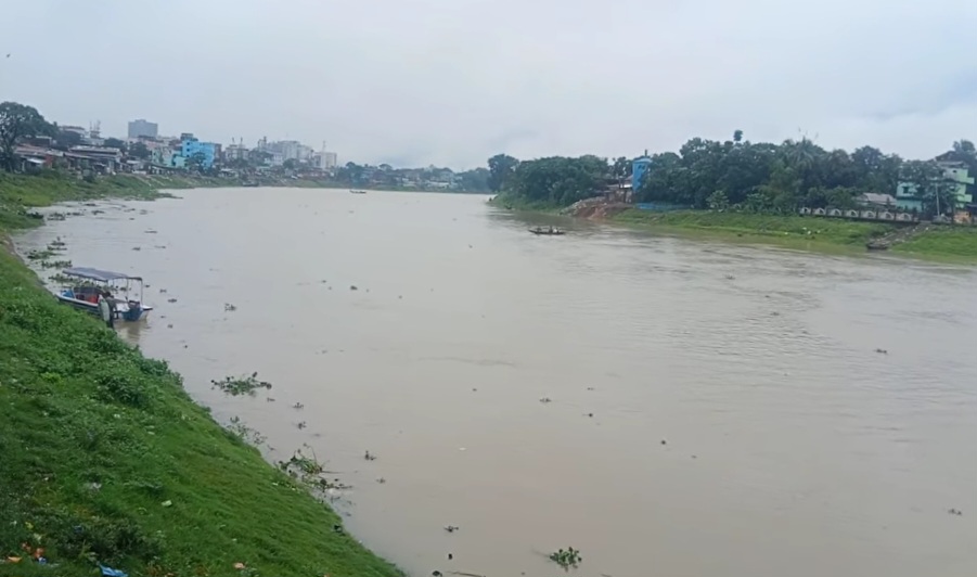 উজানের ঢল আর ভারী বর্ষণে সিলেটে বাড়ছে নদীর পানি, বন্যার শঙ্কা