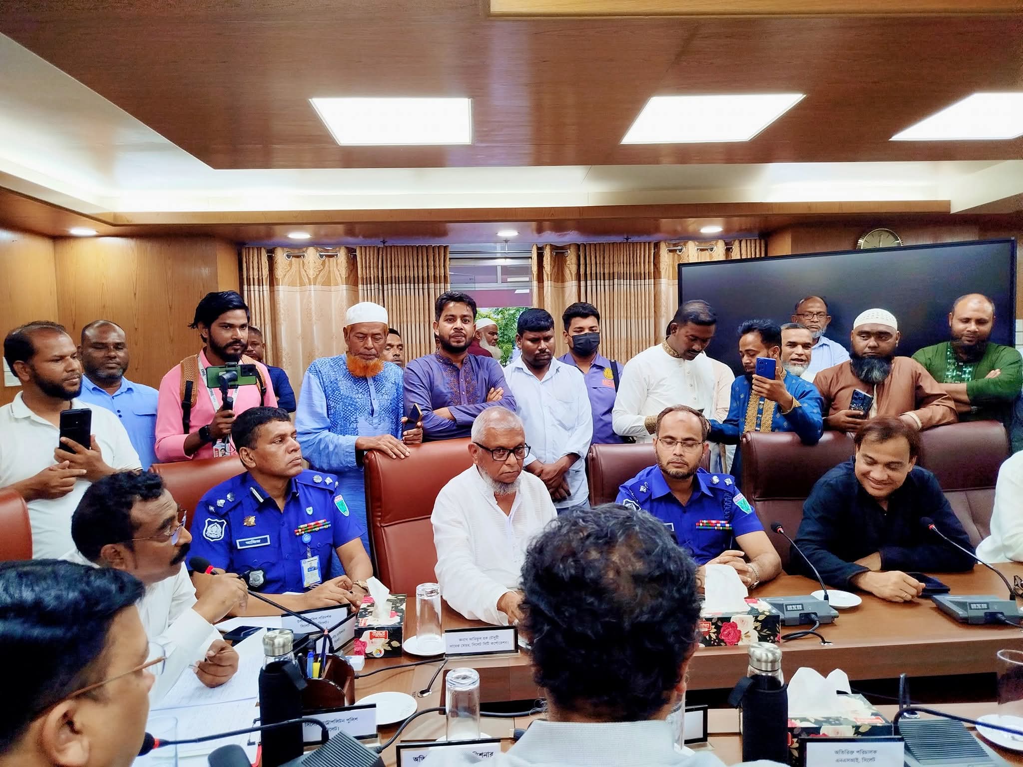 সিলেটে পরিবহন ধর্মঘট স্থগিত : বিভাগীয় কমিশনারের হস্তক্ষেপে স্বস্তিতে জনজীবন