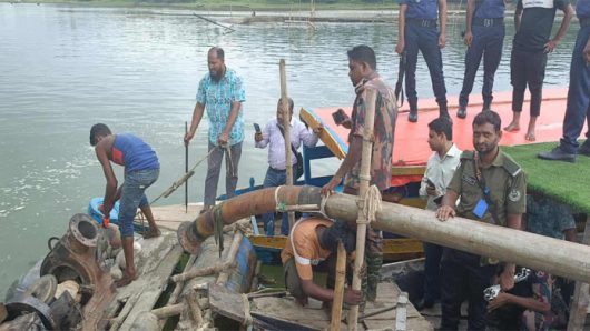 জাফলংয়ে অবৈধভাবে বালু উত্তোলন বন্ধে টাস্কফোর্সের অভিযান
