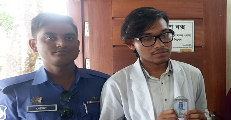 হাসপাতালে ভু য়া ডাক্তার সেজে প্র তা র ণা, যুবক গ্রে প্তা র