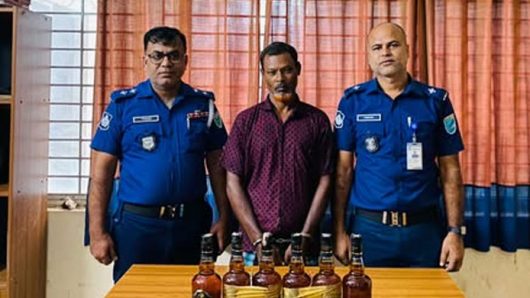 মাধবপুরে বিদেশী ম*দ সহ গ্রে ফ তা র ১
