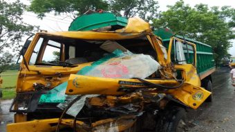 সিলেটের তামাবিলে ট্রাক দু র্ঘ ট না য় কিশোর হেলপার আ হ ত
