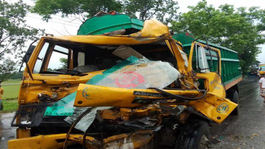 সিলেটের তামাবিলে ট্রাক দু র্ঘ ট না য় কিশোর হেলপার আ হ ত