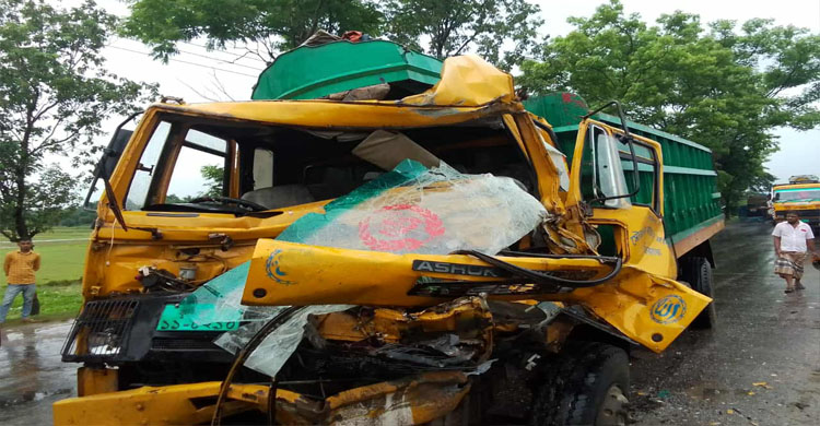 সিলেটের তামাবিলে ট্রাক দু র্ঘ ট না য় কিশোর হেলপার আ হ ত