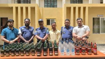 গোয়াইনঘাটে বিপুল পরিমাণ ম দ সহ গ্রে ফ তা র-১ প্রাইভেট কার জব্দ