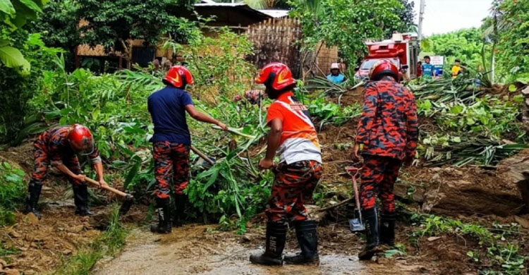 সাজেকে আ ক স্মি ক পাহাড় ধ স, বিপাকে শত শত পর্যটক