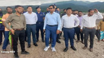 নতুন জেলা প্রশাসক পরিদর্শন করলেন আলোচিত সাদা পাথর