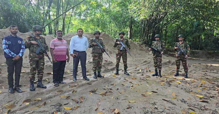 শ্রীমঙ্গলে ৫০০ ঘনফুট বালু জ*ব্দ