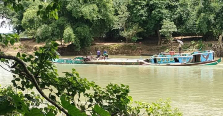 বালু লু*টের ফলে হু*মকিতে রাবার ড্যাম ও বসতি