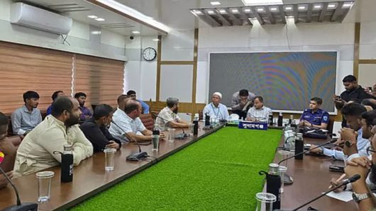 সুনামগঞ্জে প্রশাসনের বৈঠকের পর পরিবহন ধ র্ম ঘ ট প্রত্যাহার