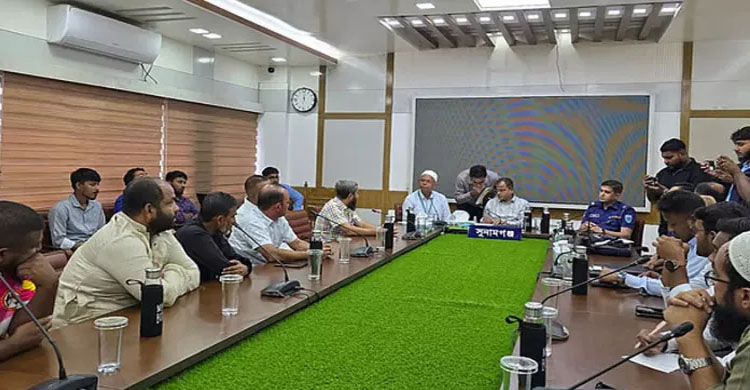 সুনামগঞ্জে প্রশাসনের বৈঠকের পর পরিবহন ধ র্ম ঘ ট প্রত্যাহার
