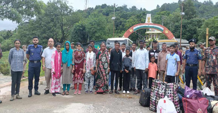 তামাবিল ইমিগ্রেশনে নারী,শিশুসহ ২২ বাংলাদশীকে ফেরত দিয়েছে বিএসএফ