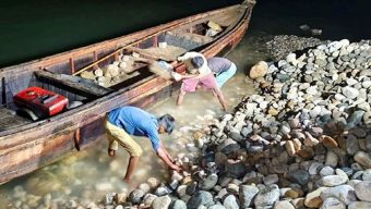 সাদাপাথরে ফেরানো হলো ১২ হাজার ঘনফুট পাথর