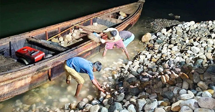 সাদাপাথরে ফেরানো হলো ১২ হাজার ঘনফুট পাথর