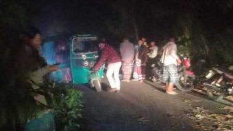 গাছ ফেলে রাস্তা অ ব রো ধ, এরপর ডা কা তি