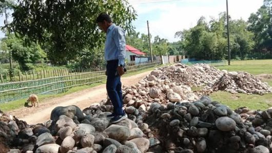 গোয়াইনঘাটে লুকিয়ে রাখা ২৫০০ হাজার ঘনফুট সাদা পাথর জ*ব্দ