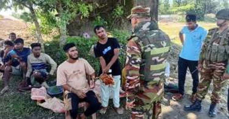 যৌথ বাহিনীর অভিযানে সালুটিকর মাটির নিচ থেকে পাথর উদ্ধার, আ ট ক ২
