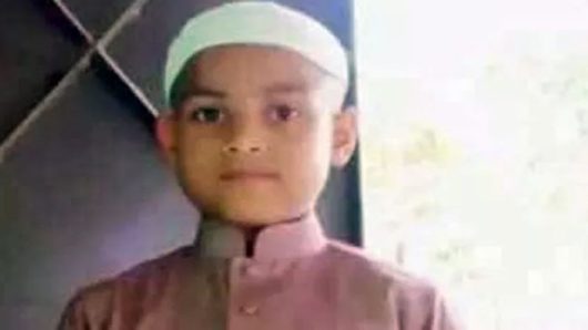 সিলেটে শিক্ষার্থীকে চেয়ারের নিচে মাথা ঢুকিয়ে নির্যাতন
