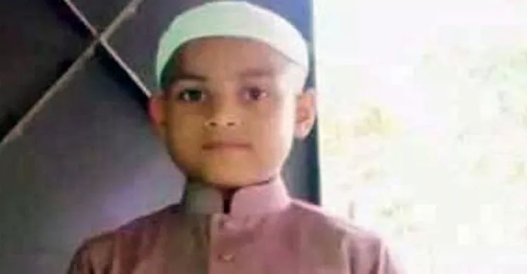 সিলেটে শিক্ষার্থীকে চেয়ারের নিচে মাথা ঢুকিয়ে নির্যাতন