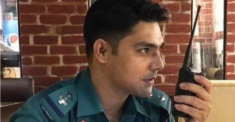 আত্মসমর্পণ করেননি এসআই আকবর, দেশ ছাড়ার গু ঞ্জ ন