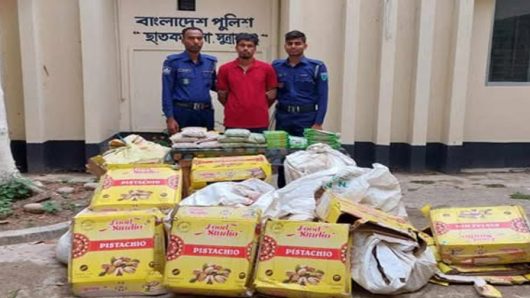 ছাতকে পুলিশের অ ভি যা নে দুই চোরাকারবারী আ ট ক