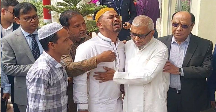 প্রবাসী আলীর ম র দে হ বাড়িতে নিয়ে গেলেন মন্ত্রী আরিফ