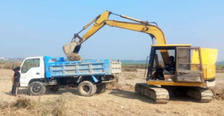 ওসমানীনগরে শক্তিশালী ভ্রাম্যমাণ আদালত সত্ত্বেও বেপ*রোয়া মাটি ব্যবসা