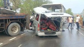 বাস–মাইক্রোবাস সংঘর্ষে নি হ ত ১৩ জনের মধ্যে আছেন বর-কনেও