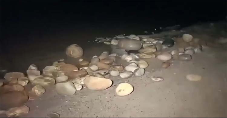 জাফলংয়ে অবৈধ পাথর উত্তোলনের মহোৎসব, নেপথ্যে শক্তিশালী সিন্ডিকেট