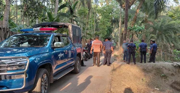 পুলিশকে কু পি য়ে আসামি ছি ন তা ই