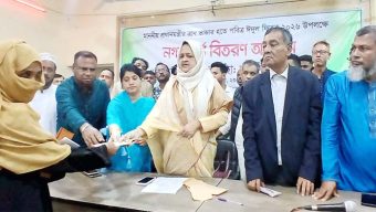 বিশ্বনাথে প্রধানমন্ত্রীর ত্রাণ ভান্ডারের নগদ অর্থ বিতরণ করলেন এমপি লুনা