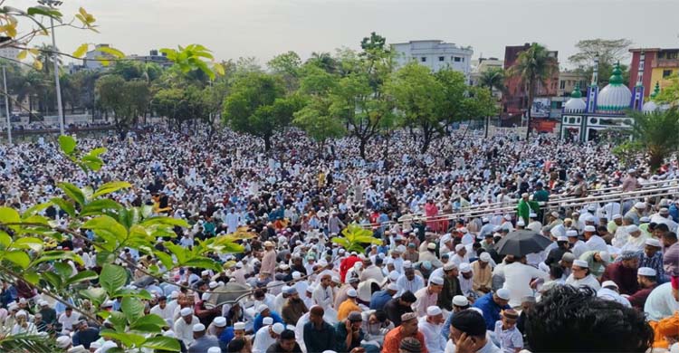 সিলেটে তিন হাজারের বেশি ঈদের জামাত, মোনাজাতে শান্তি ও সমৃদ্ধির প্রার্থনা