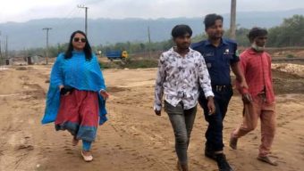 জৈন্তাপুরে মোবাইল কোর্টে অভিযান: ২টি ইঞ্জিনচালিত নৌকা ধ্বংস, ২জনকে কা রা দ ণ্ড