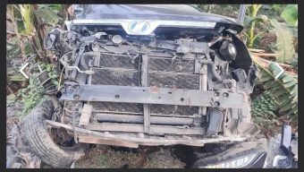 ট্রাকের ধাক্কায় দুমড়ে-মুচড়ে গেল সাংসদের গাড়ি, অল্পের জন্য রক্ষা