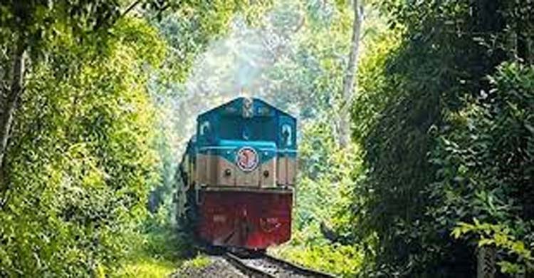 ১৮ ঘণ্টা পর স্বাভাবিক সিলেটের রেল যোগাযোগ