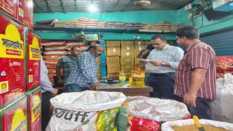 শ্রীমঙ্গলে ভোজ্য তেল মজুদে অভিযান: যৌথবাহিনীর তৎপরতায় জরিমানা