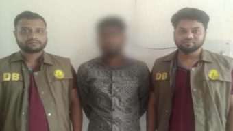 সিলেটের হনুফা ভিলার সামনা থেকে আ ট ক রনি