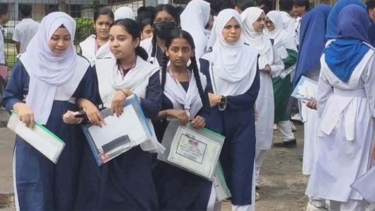 সিলেটে লোডশেডিং বিড়ম্বনায় এসএসসি পরীক্ষার্থীরা