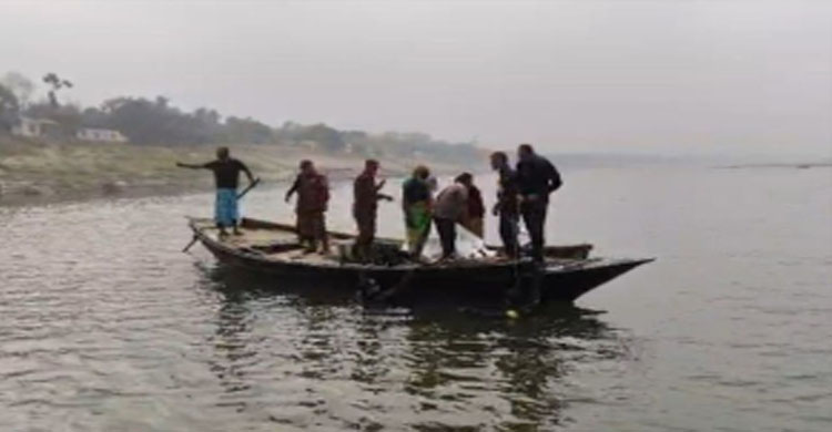 নদীতে গোসলে নেমে মাদ্রাসাছাত্র নি খোঁ জ