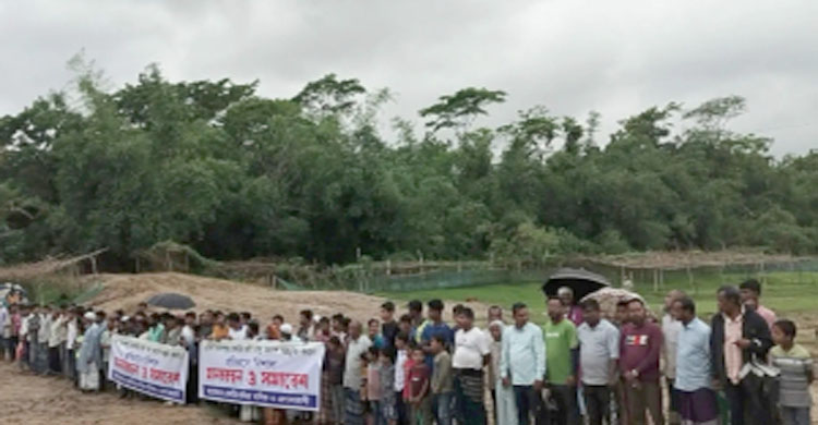 গোয়াইনঘাটে রেকর্ডীয় জমি বালু মহালে অন্তর্ভুক্ত করার প্রতিবাদে মা ন ব ব ন্ধ ন