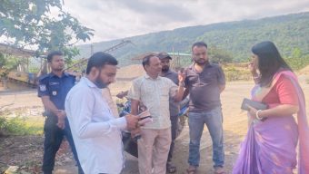 জৈন্তাপুরে অবৈধ বালু উত্তোলনের বিরুদ্ধে অভিযান, ১০ টি নৌকা ধ্বংস